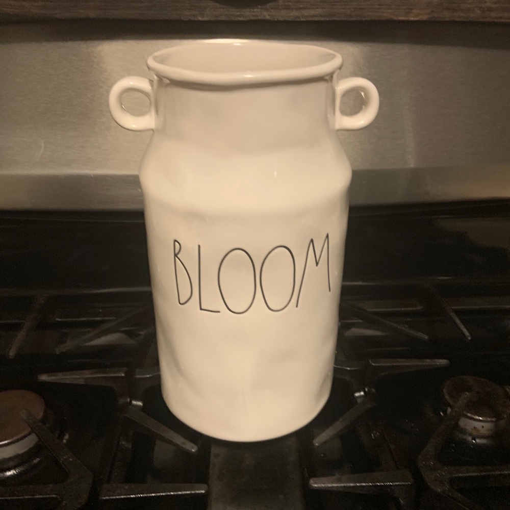 Rae dunn bloom vase